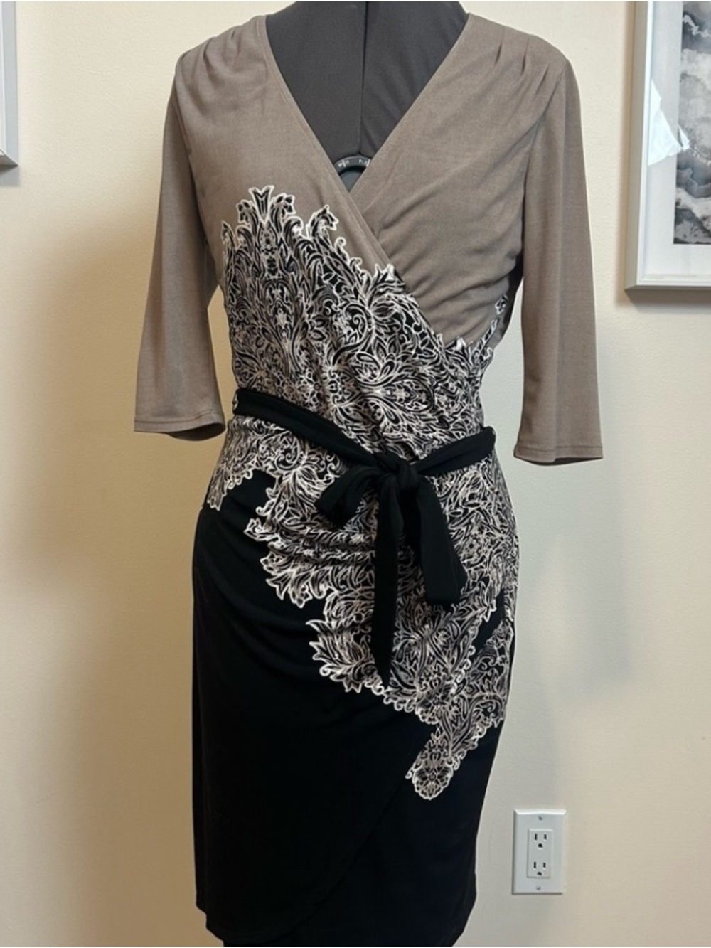 Le Château Faux Wrap Midi Dress Black Tan Lace Print Stretch Career Cocktail M